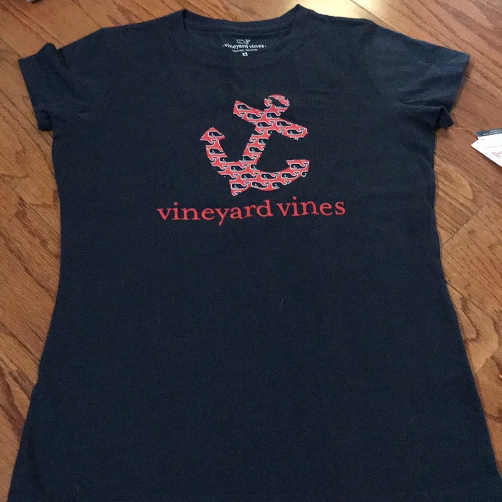 Vineyard vines tee